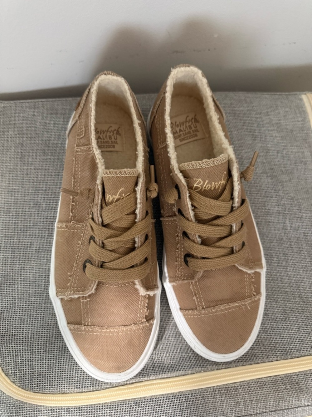 New Blowfish Casual Tan Canvas Sneakers- never worn